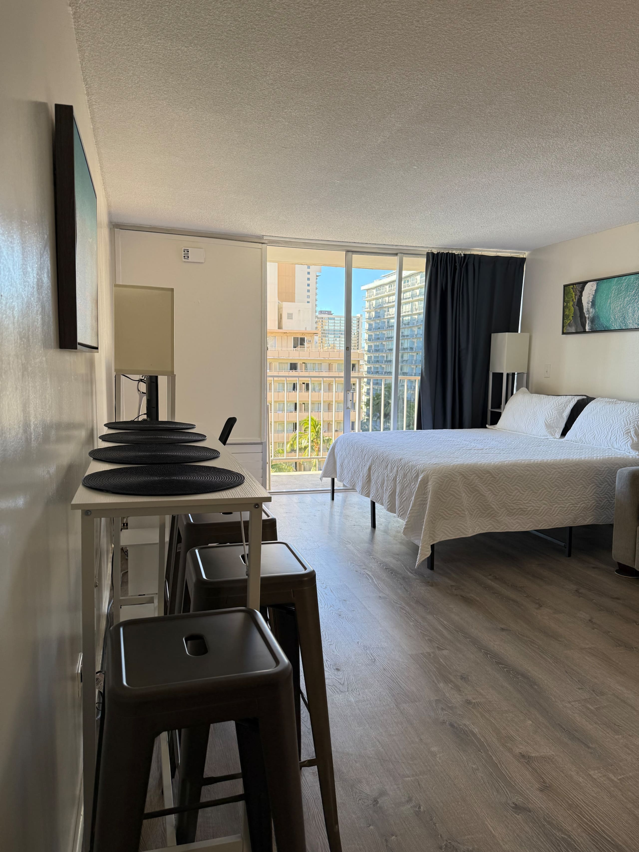 Condo in Honolulu · ★4.84 · 1 bedroom · 3 beds · 1 private bath - Image 8