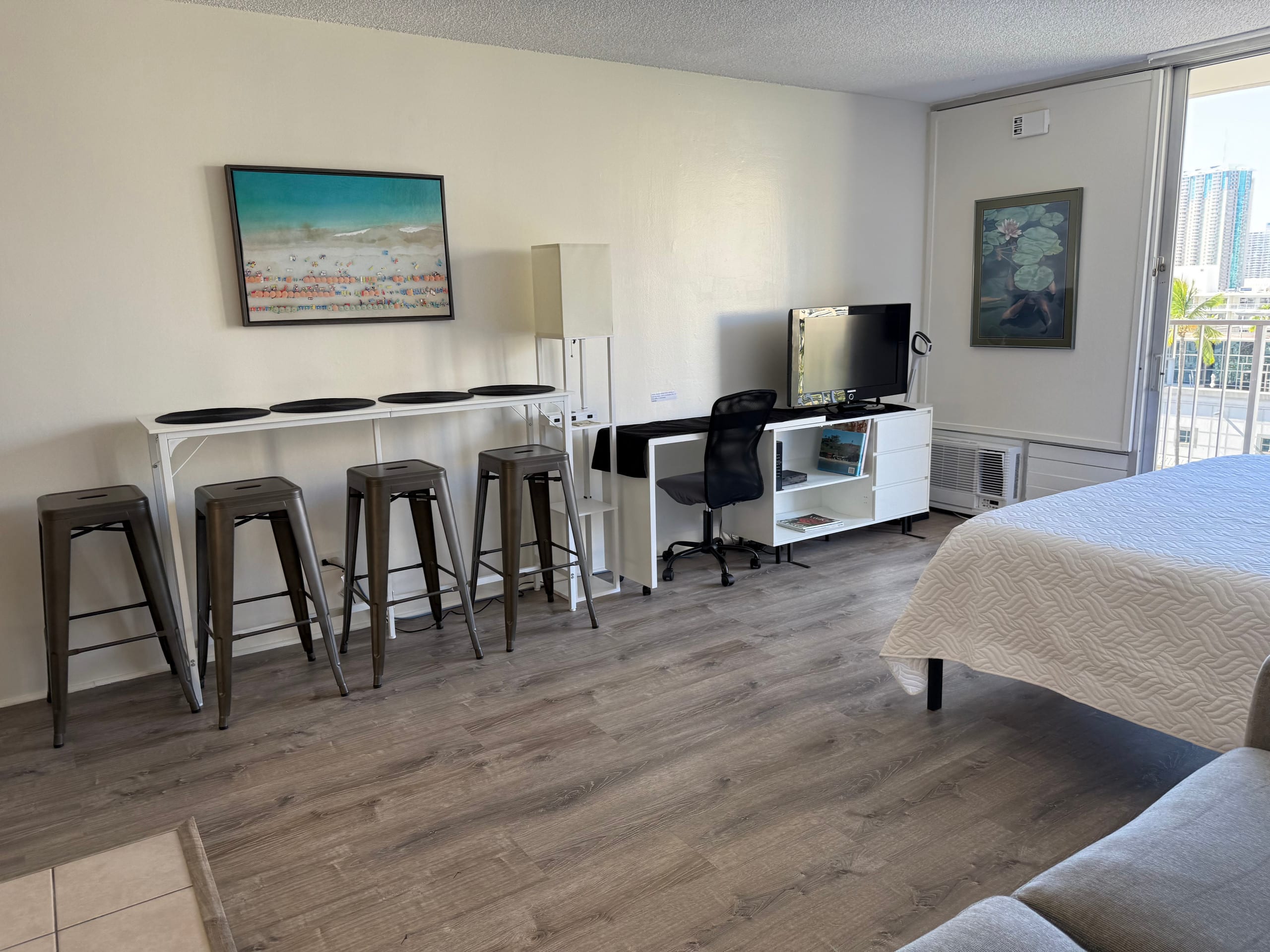 Condo in Honolulu · ★4.84 · 1 bedroom · 3 beds · 1 private bath - Image 40