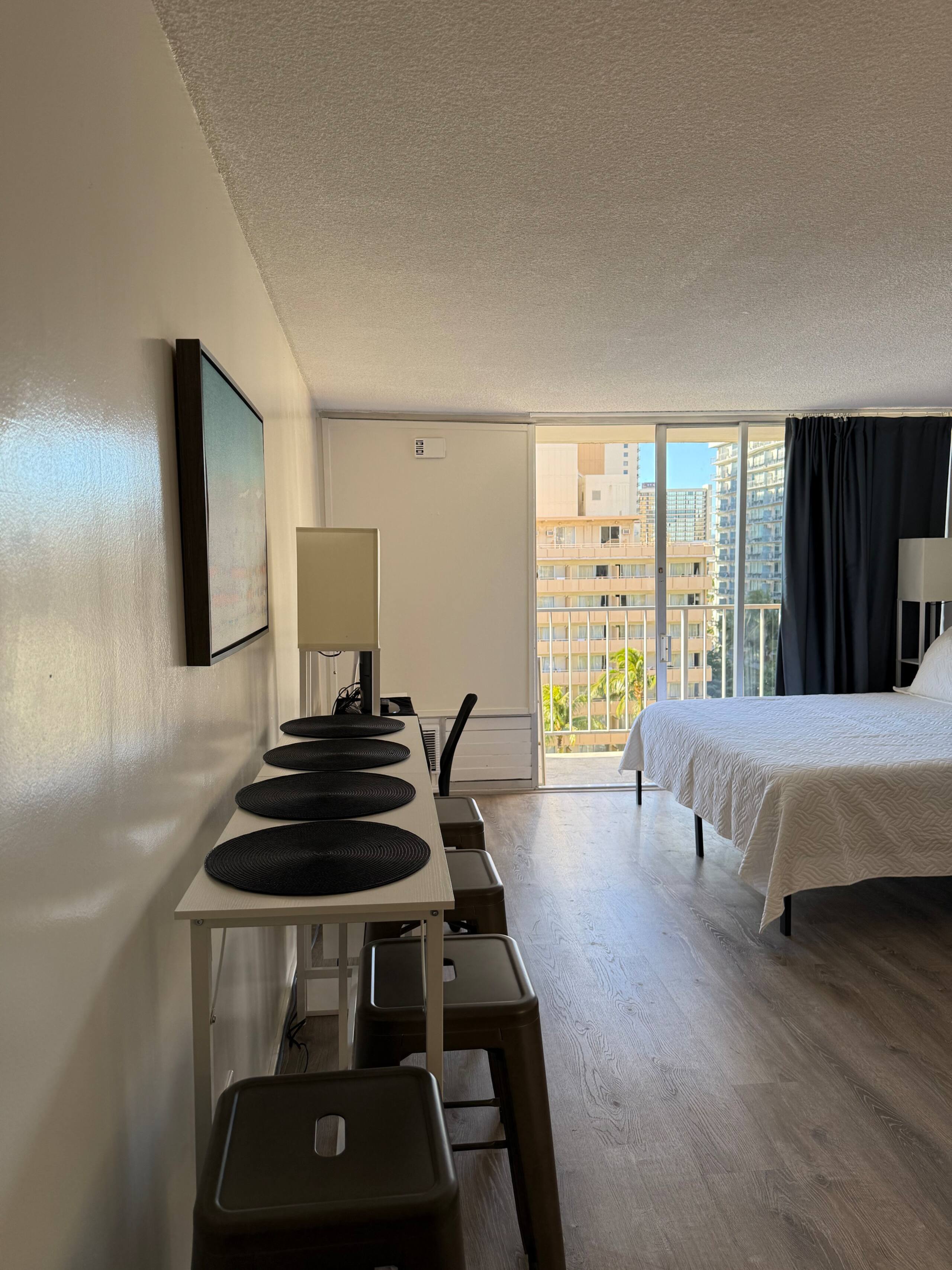 Condo in Honolulu · ★4.84 · 1 bedroom · 3 beds · 1 private bath - Image 11