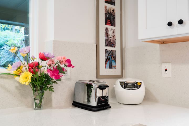 Private Bellevue/clyde Hill Apt | No Stairs - Kirkland, WA