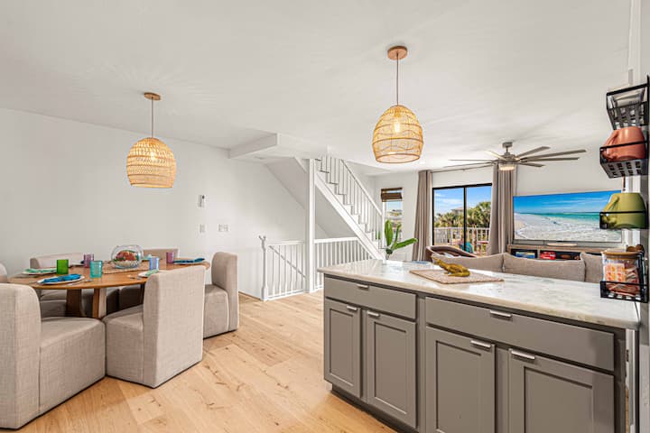 Harbor-front Oasis| Steps To The Beach