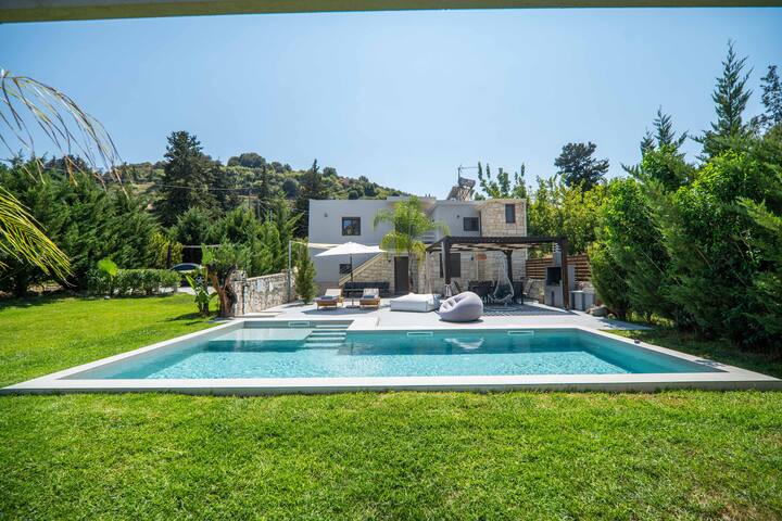 New! Renaissance Modern home! Private pool