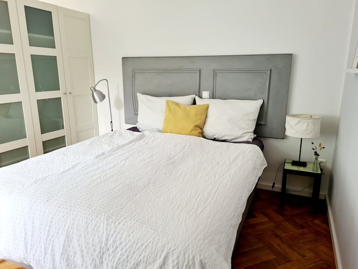 Spálňa s manželskou posteľou