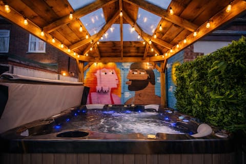 2 minute walk to bus station with Hot Tub