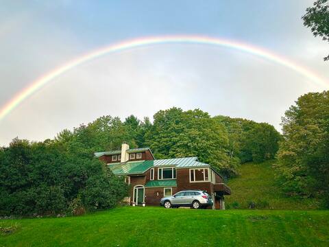 Town’s End, a Private Retreat with Mountain Views