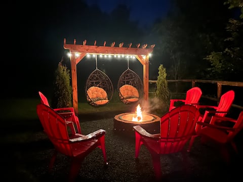 Evergreen Cottage: Your Private Country Retreat