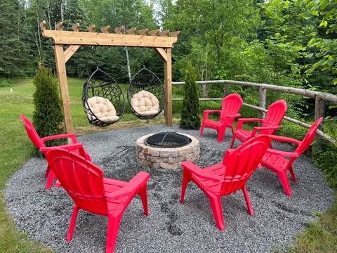Evergreen Cottage: Your Private Country Retreat