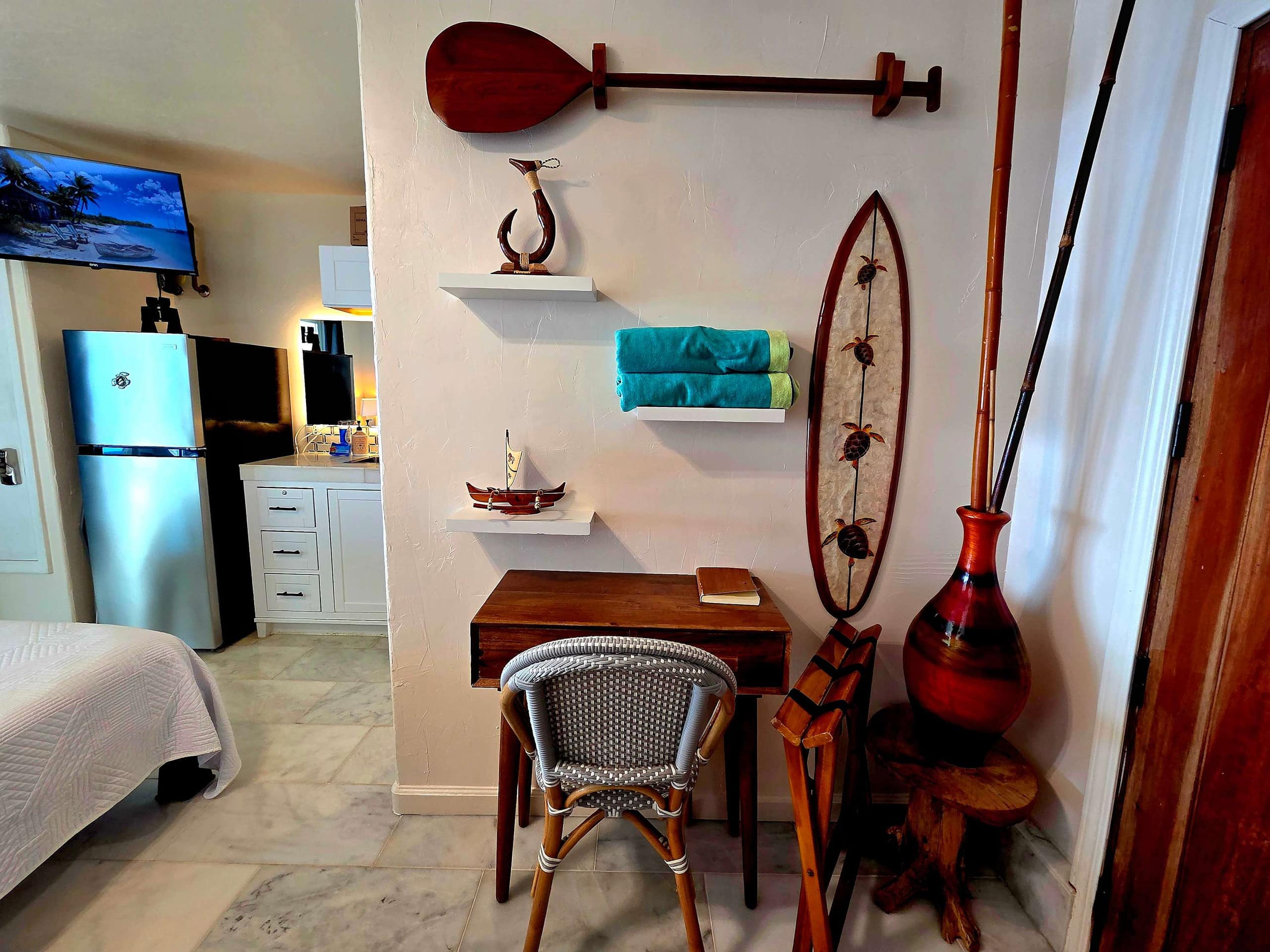 Oceanfront studio see whales and dolphins - Photo 13