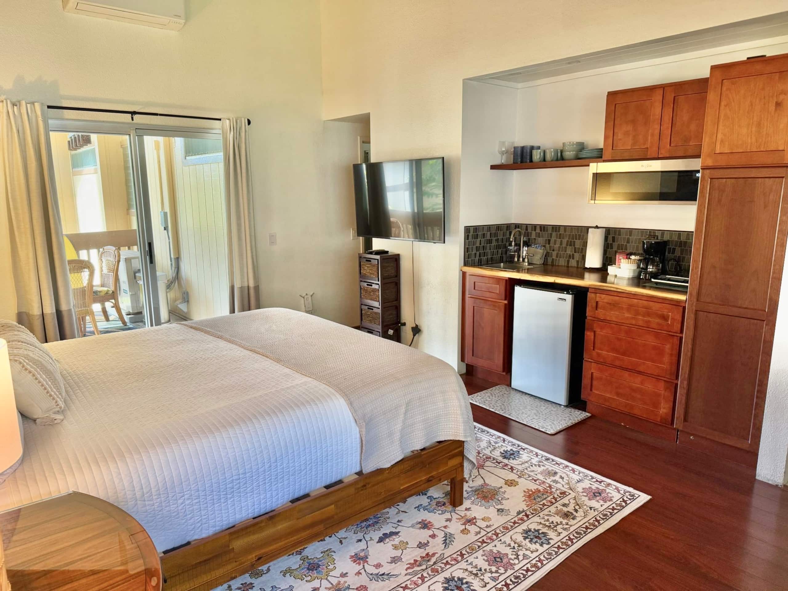King studio with AC, Lanai, Pool, & Hot Tub - Photo 6