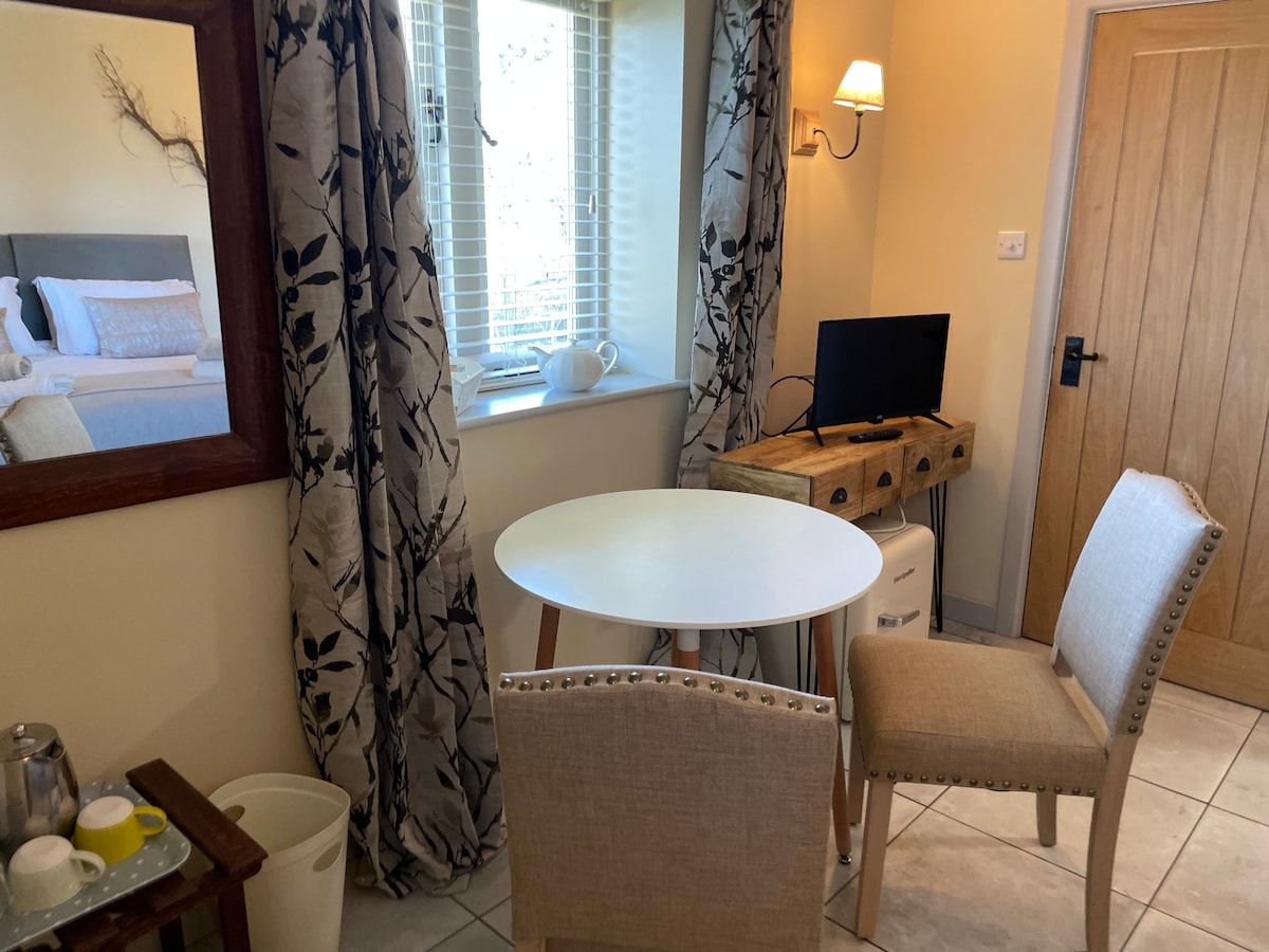 Popular Airbnb listing: Private entry in new annexe at Kingston cottage in Corfe Castle