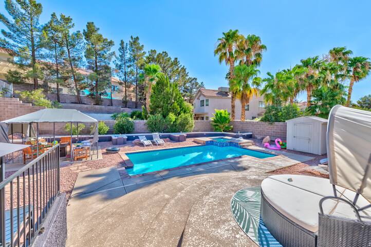 Spacious Home free early check-in if available! gallery image 5