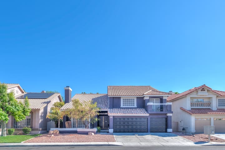 Spacious Home free early check-in if available! gallery image 2