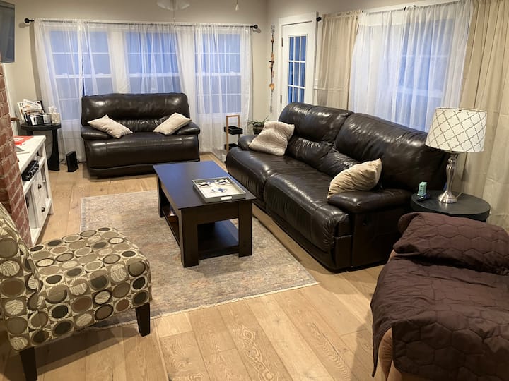 Chatham On The Creek. Pet Friendly. F Trump - 根特
