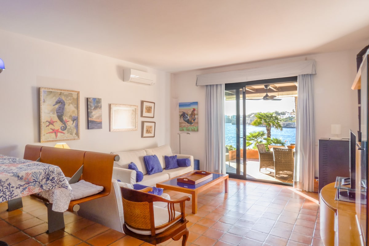 Top performing Airbnb: Seafront House in Portocolom · Sun & Calm in Felanich