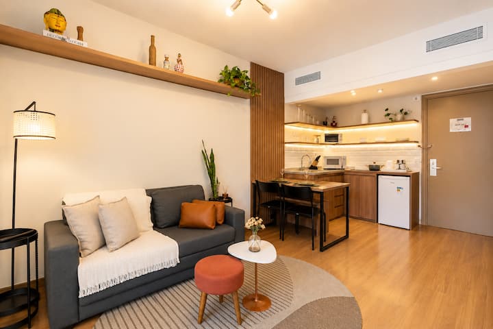 Flat Nos Jardins C/ Limpeza Diária +Piscina E Vaga - São Paulo