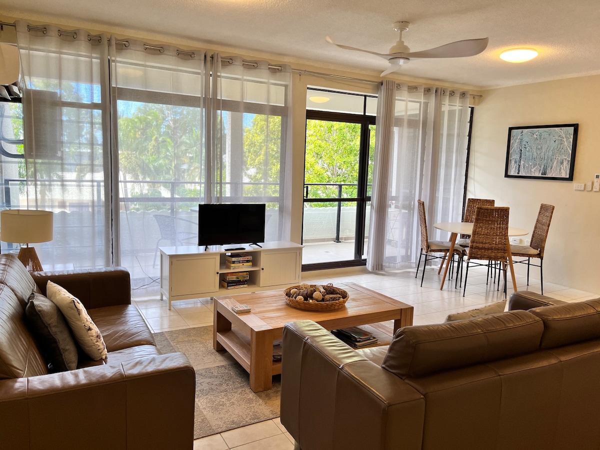 Popular Airbnb listing: Tranquility at Palm Cove - One block to the beach in Palm Cove