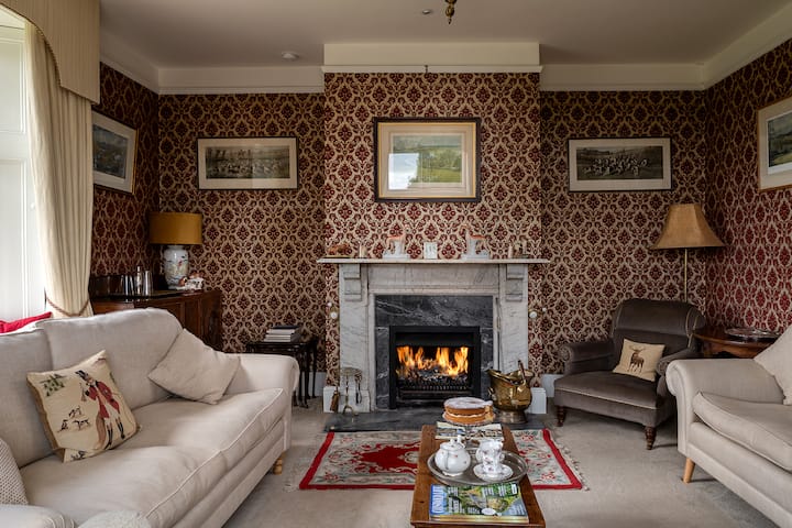 Historic Private Cotswold Bolthole, Views & Sauna - Burford, UK