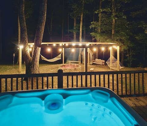 KingBed, WiFi, 4 Roku TVs, Fireplace