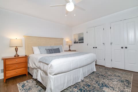 Updated Ranch w/ 4 BDRMs, King Beds, Patio in PTC!