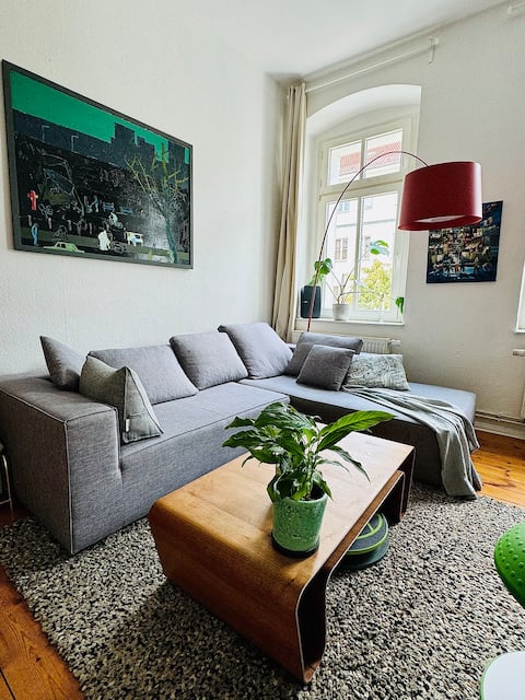 Top Airbnb: Cozy 2-bedroom apartment 92m² with balcony. in Berlin