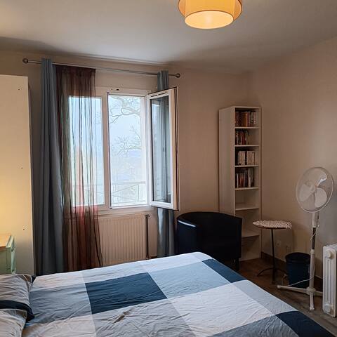 Room in pavilion 15 km from Paris