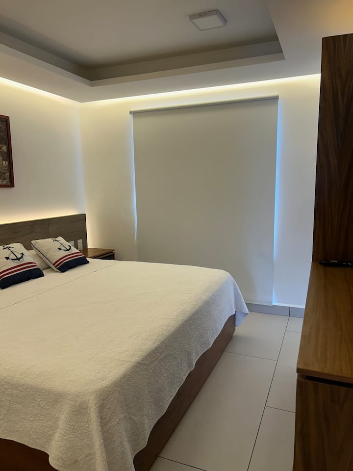 Recámara principal, cama king side 