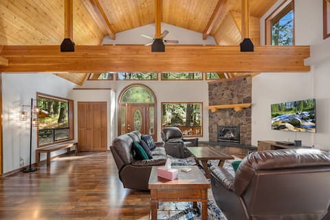 One Of A Kind Family Retreat! Slps 30 | Gym | Game