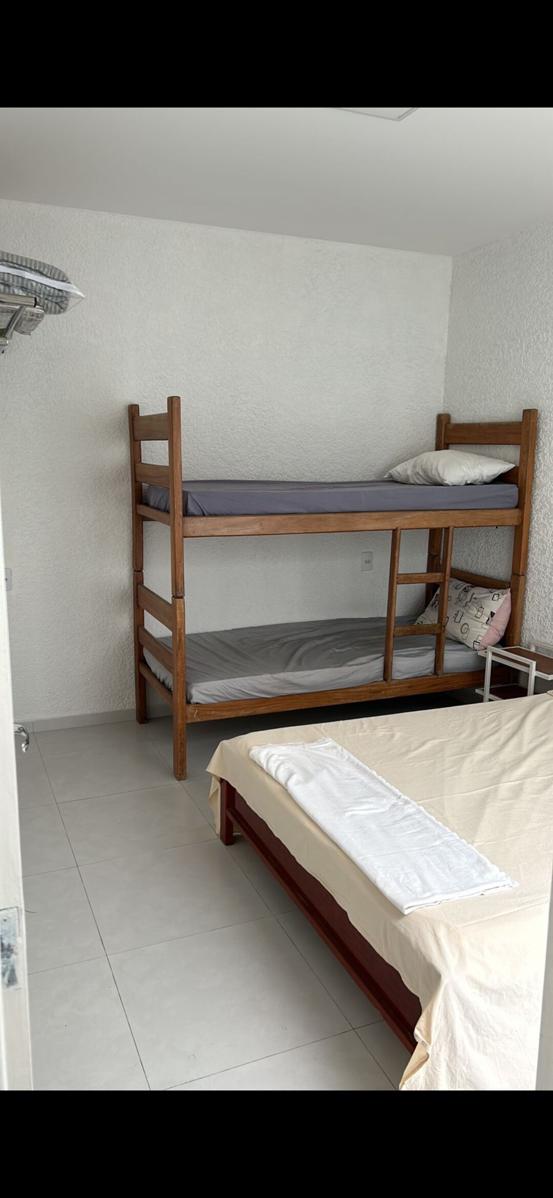 1-ва спална соба, клима уред, 1 брачен кревет, 1 единечен кревет, балкон.