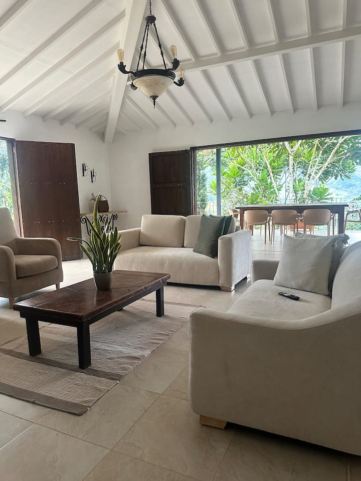 Lugar Mágico: Naturaleza, Comodidad,  Casa Moderna - Ciudad Bolivar