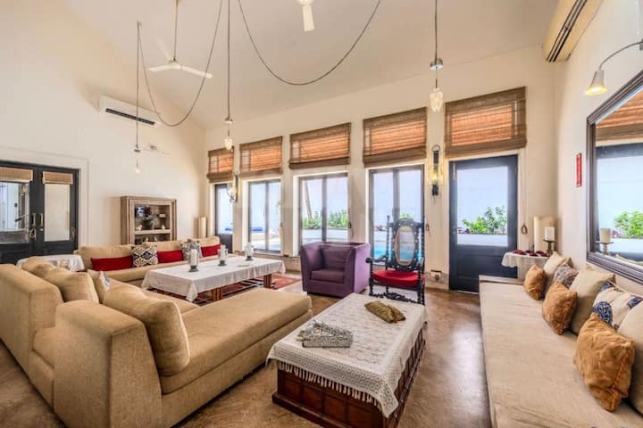 Living room image 1