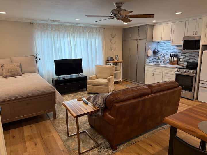Walnut Creek Business Suite
Peaceful Setting - Walnut Creek, CA
