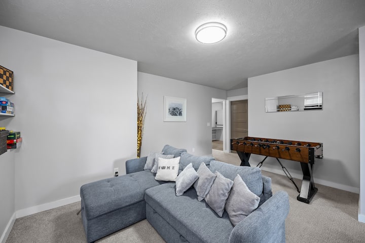 Ტახტი გადის ორადგილიან საწოლში. Საჭიროებისამებრ, მოითხოვეთ თეთრეული წინასწარ. 