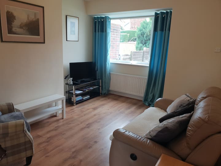 2 Bed House - 10 Mins To Newcastle & Close To A1 - Gateshead