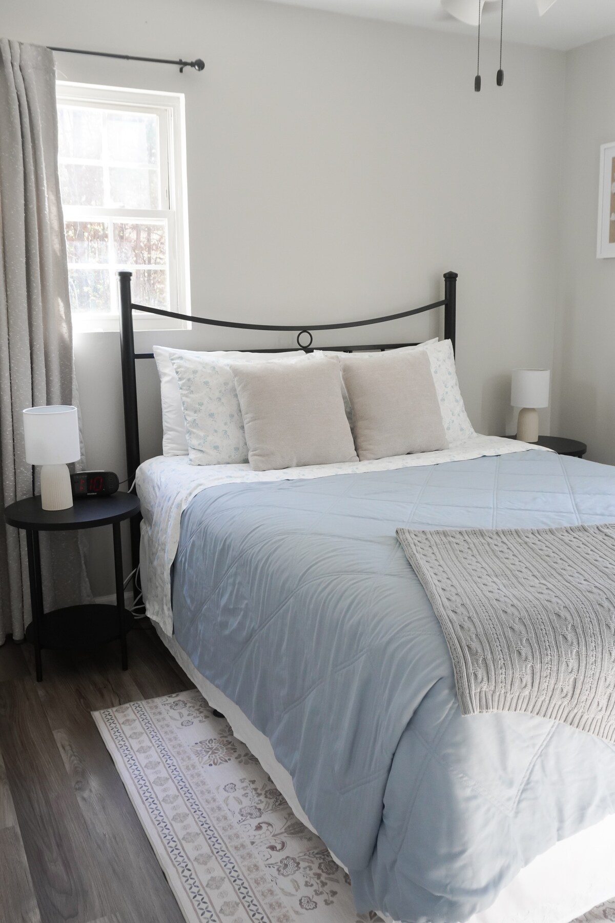 U 2. spavaćoj sobi nalazi se udoban bračni krevet (širine 150 – 179 cm)