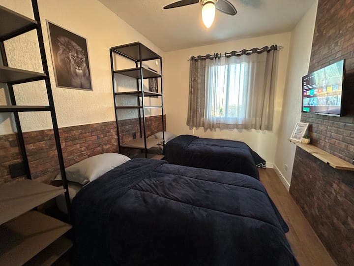 تفضل بزيارة ملفنا الشخصي على Instagram @maraejimmy مضيف متميز في Locação.  هناك 10 شقق في كوريتيبا، بارانا، وشقة واحدة في إيتابوا، سانتا كاتارينا.