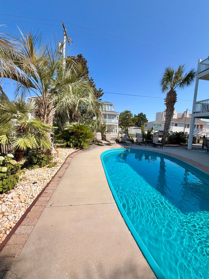 Beach Retreat With Elevator & Heated Pool (Fee) - North Myrtle Beach, SC