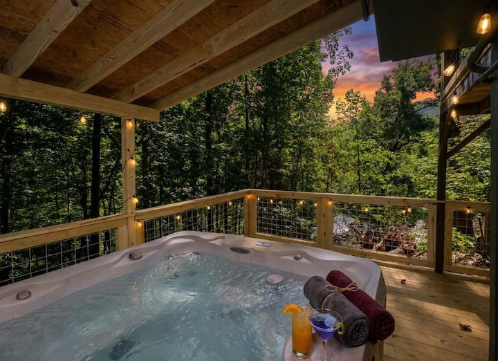 Hot Tub, Pet Friendly, Foosball, Gatlinburg Charm! - Gatlinburg, TN