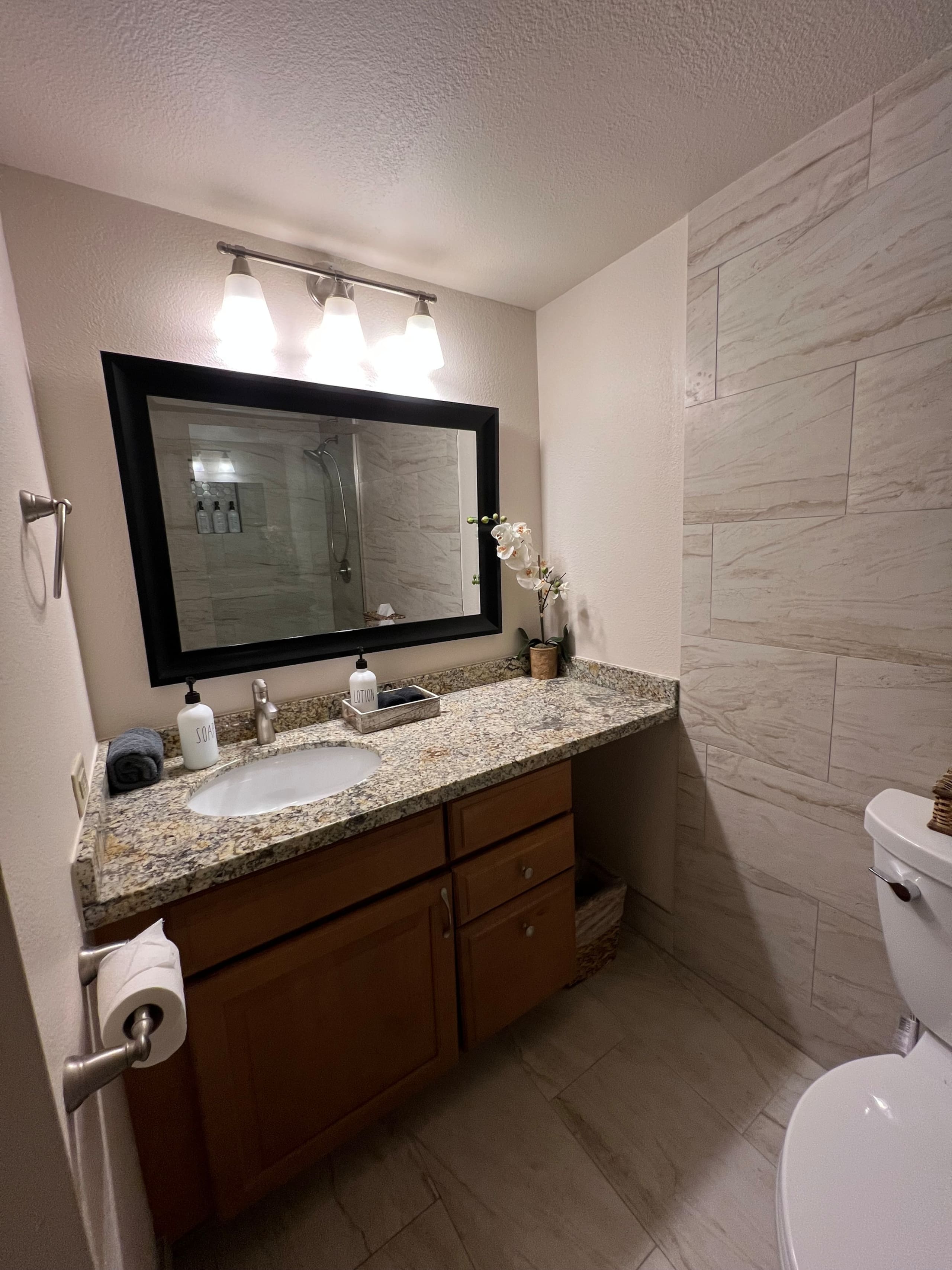 Condo in Kihei · ★4.97 · 1 bedroom · 2 beds · 2 baths - Image 34