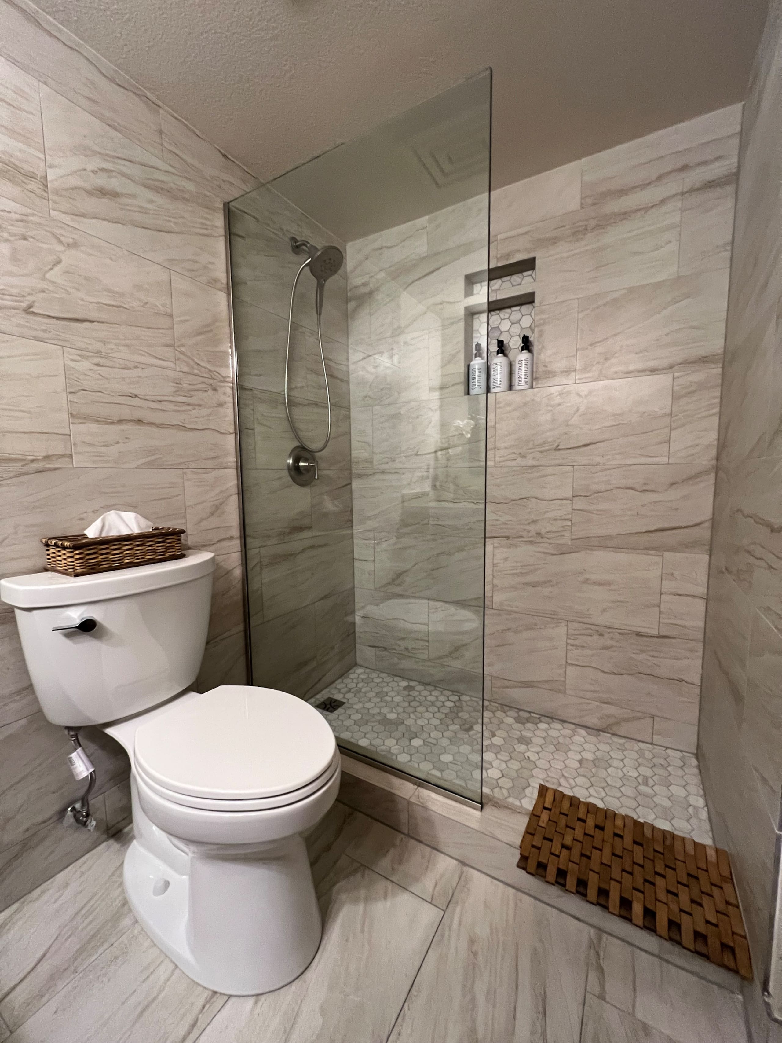 Condo in Kihei · ★4.97 · 1 bedroom · 2 beds · 2 baths - Image 33