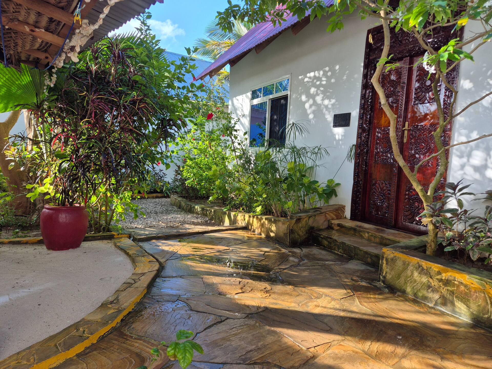 Mama Recho's Villa near Beach with local Cuisine