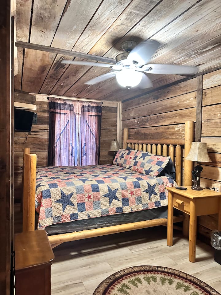 Spálňa dole schodmi! 