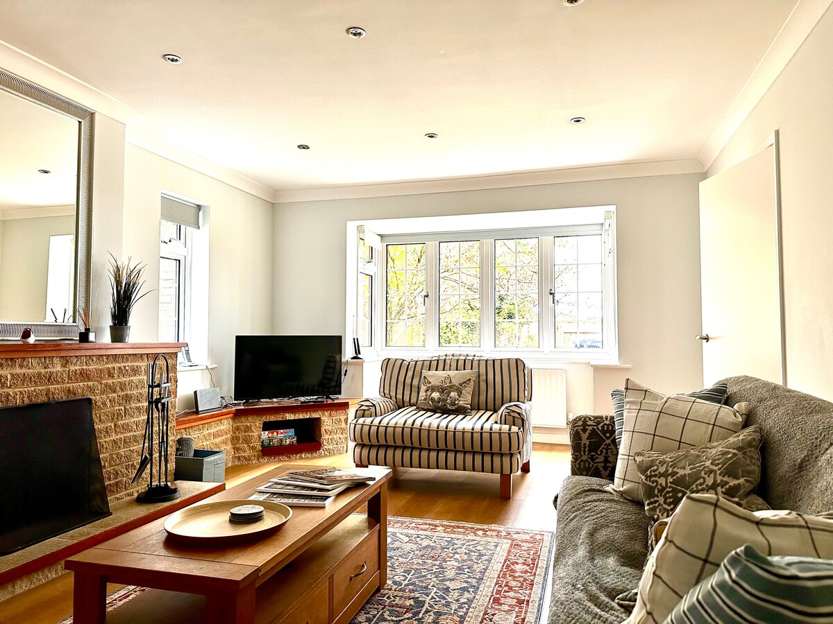 Top performing Airbnb: Spacious home near Beaulieu & Lymington. Pet/Sea. in Hampshire