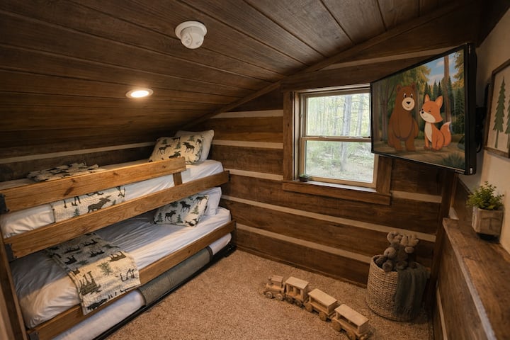 Kids (and adults) love our cozy, treehouse-style bunk room featuring THREE ultra-comfortable twin beds, a wall-mounted TV for endless fun and relaxation and cool wooden toys. 