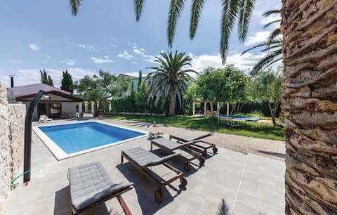 whole property (3 houses with pool) by the the sea