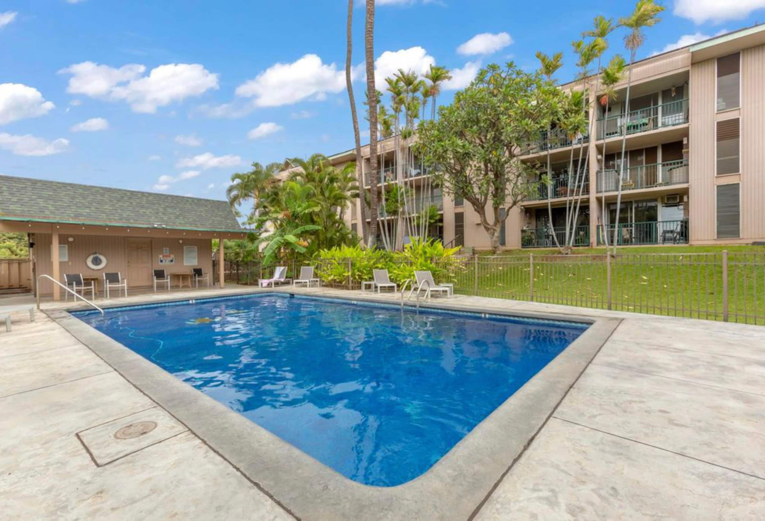 Location! Tropical King Suite: Steps to Beach - Image 32