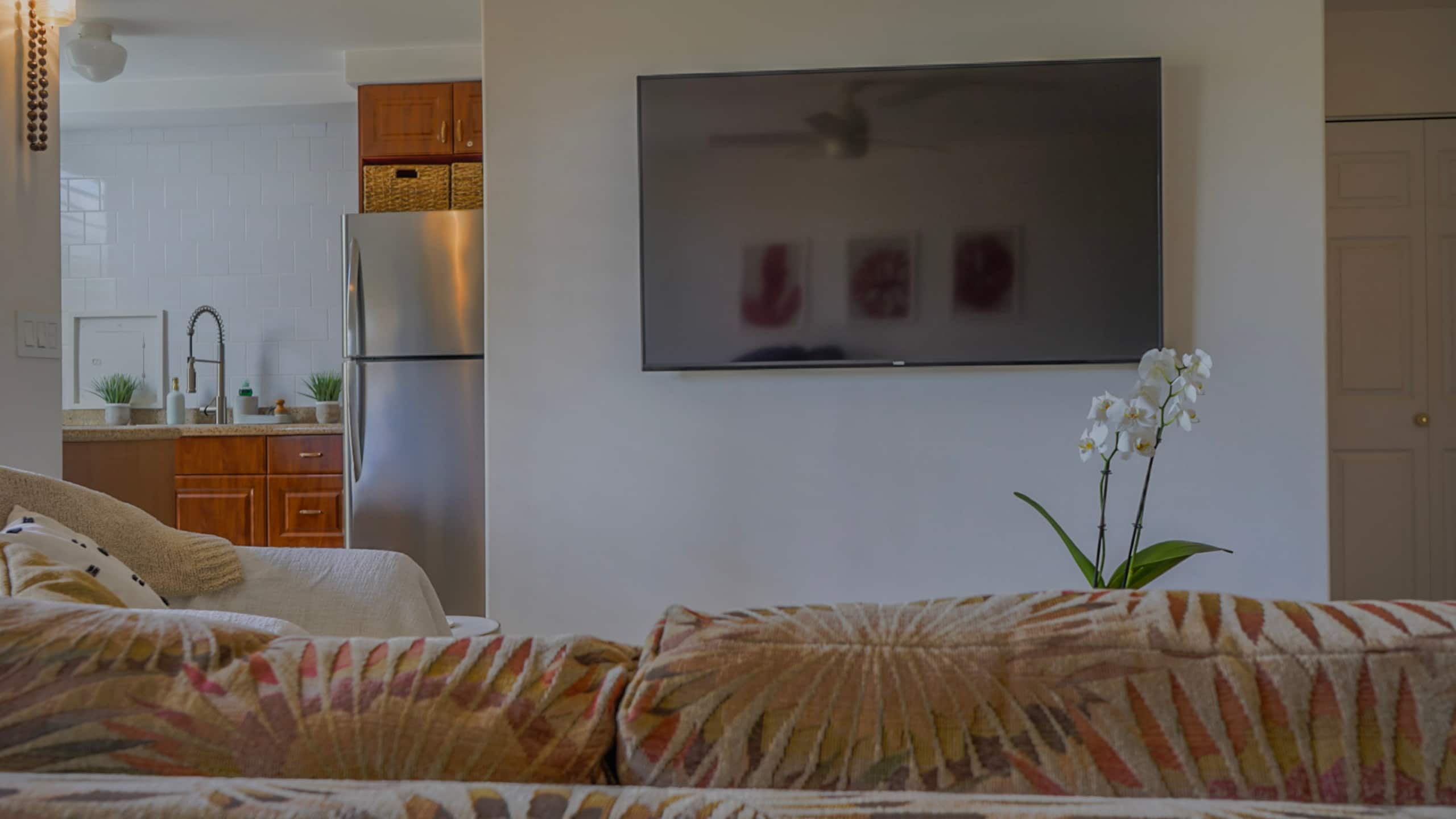 Location! Tropical King Suite: Steps to Beach - Image 3