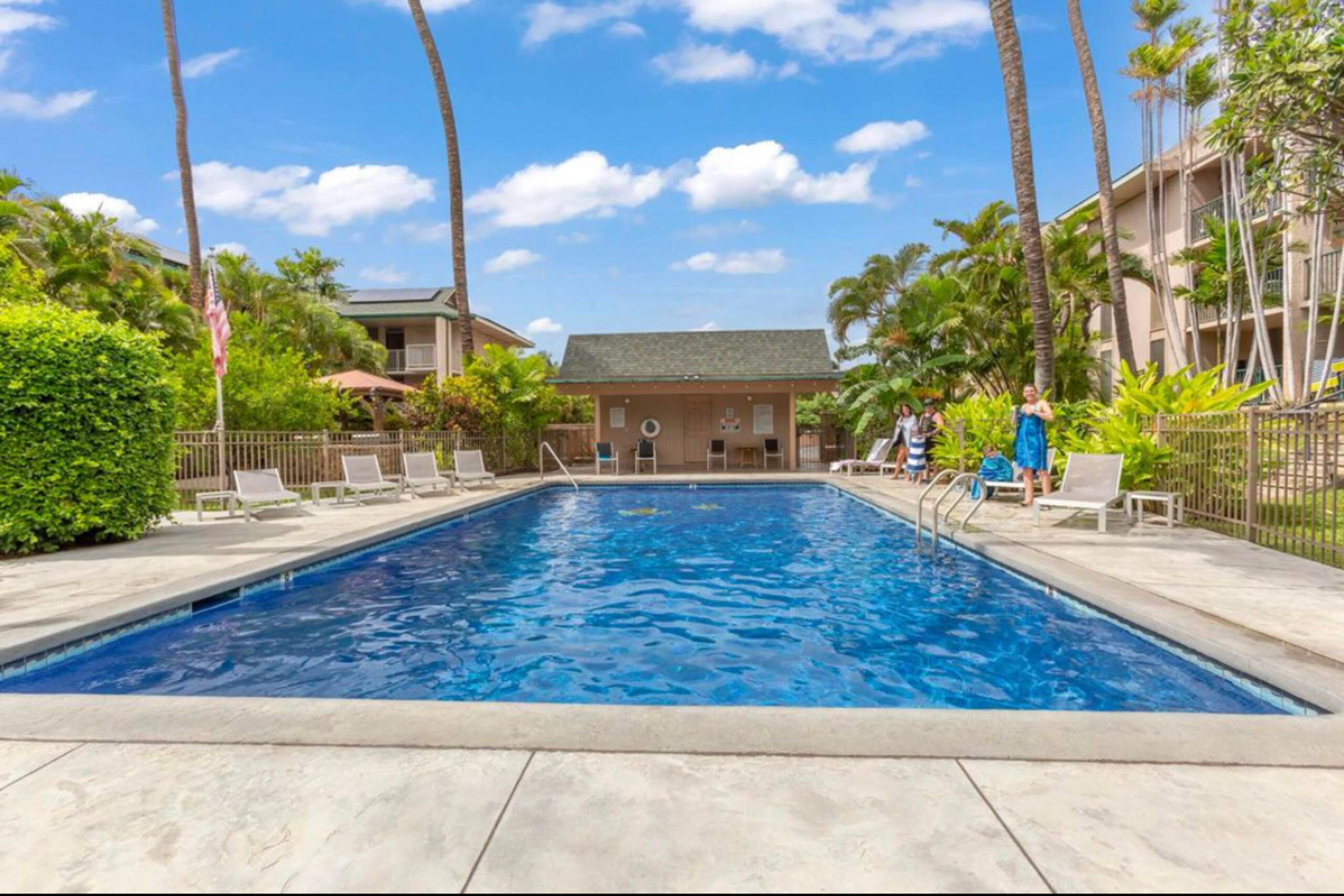 Location! Tropical King Suite: Steps to Beach - Image 33