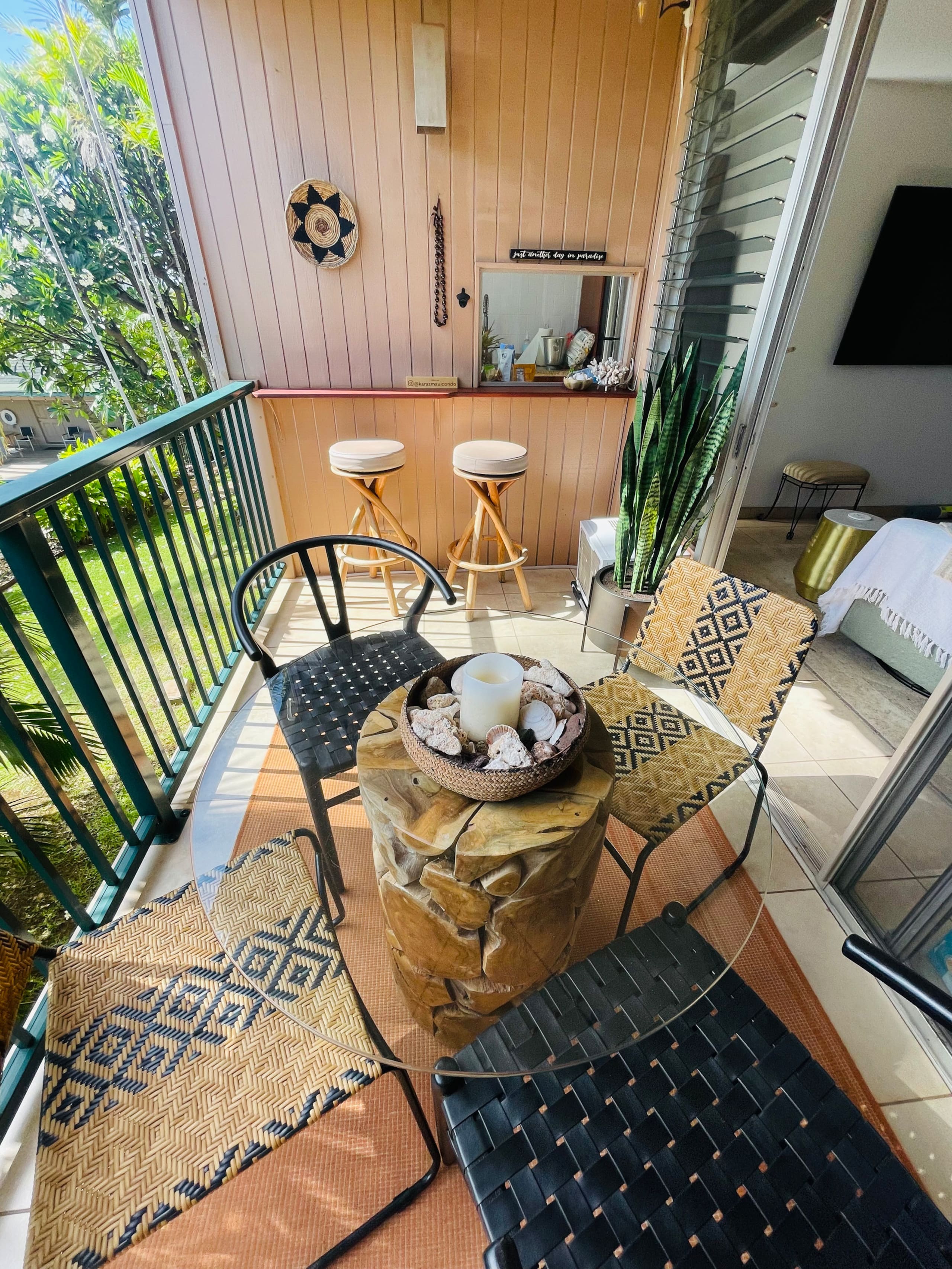 Location! Tropical King Suite: Steps to Beach - Image 22