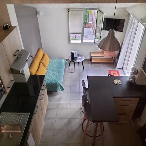 Top performing Airbnb: "Le Kerkini" Studio in Chanverrie