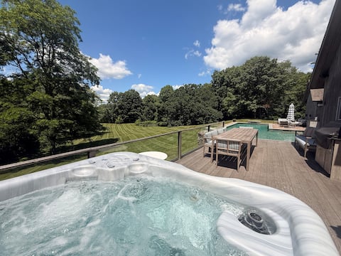 Cozy Pool House, Hot Tub, Gym, Treehouse Game Barn